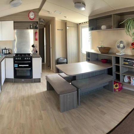Lido Beach Caravan Prestatyn Exterior foto